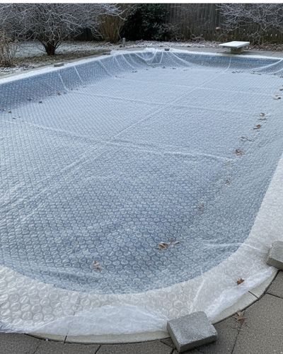 Pool mit Luftpolsterfolie